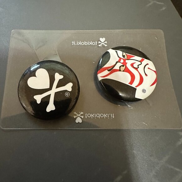 Tokidoki Accessories - Tokidoki Lot of 2 Pins Crossbones Heart Samurai New 1" 1 inch